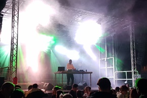 Bühne DJ mit Lasershow